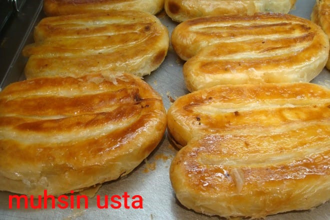 KARAKÖY BÖREĞİ (PEYNİRLİ VE KIYMALI )